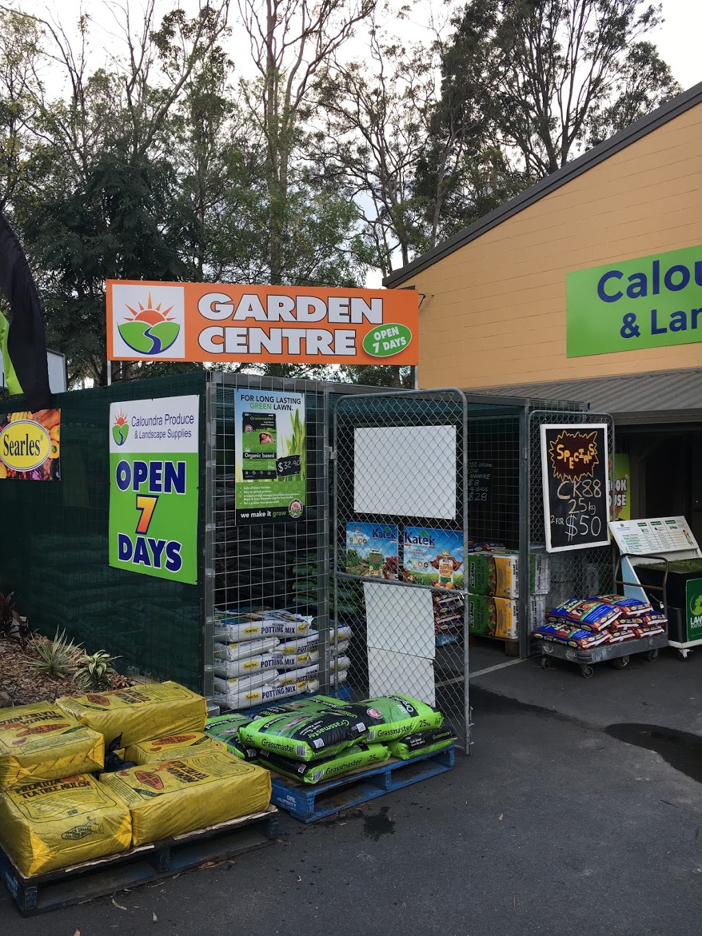 Caloundra Produce & Landscape Supplies | pet store | 51 Pierce Ave, Little Mountain QLD 4551, Australia | 0754997188 OR +61 7 5499 7188