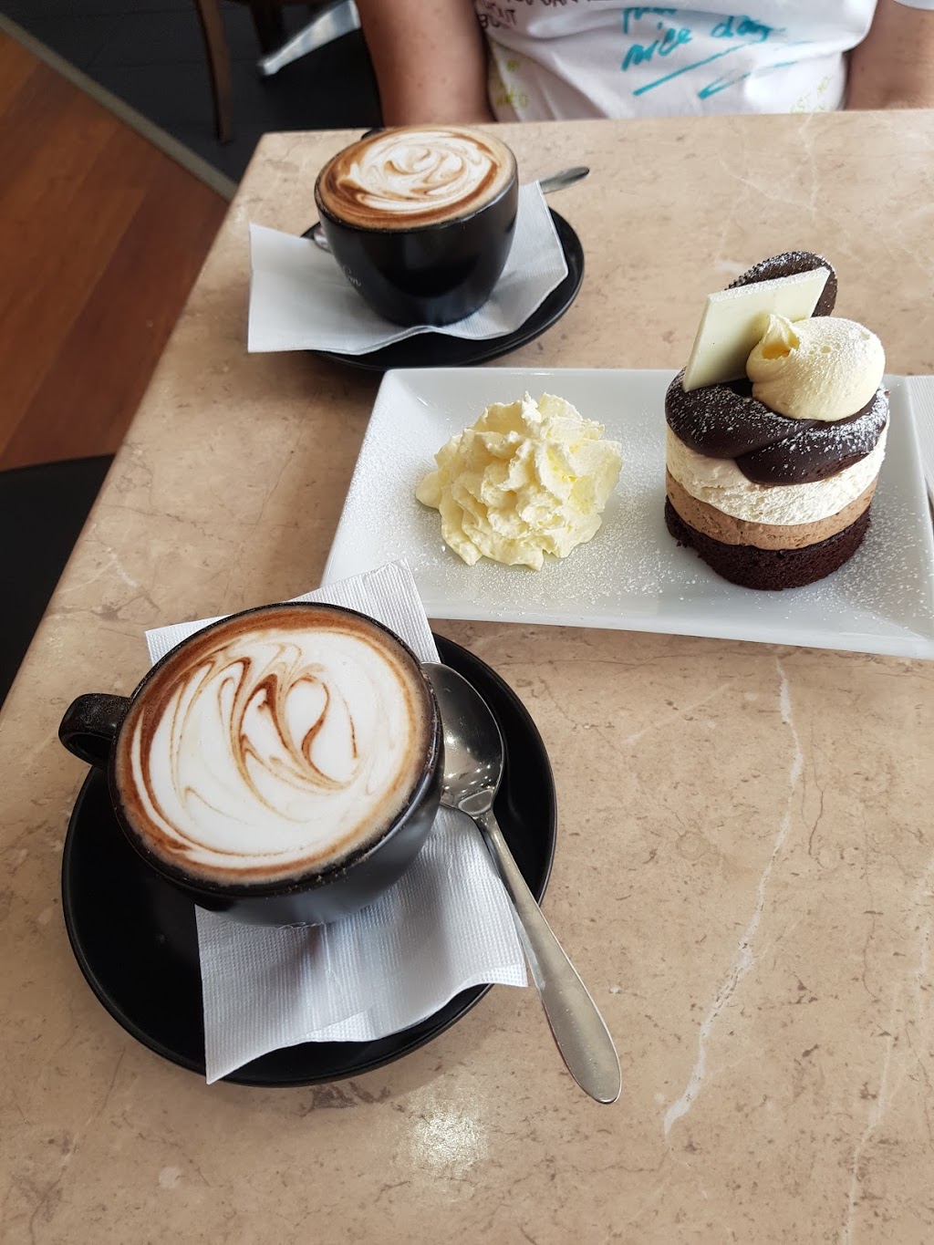 La Montagna Cafe | cafe | 5t/14 White Cross Rd, Winmalee NSW 2777, Australia | 0247543427 OR +61 2 4754 3427