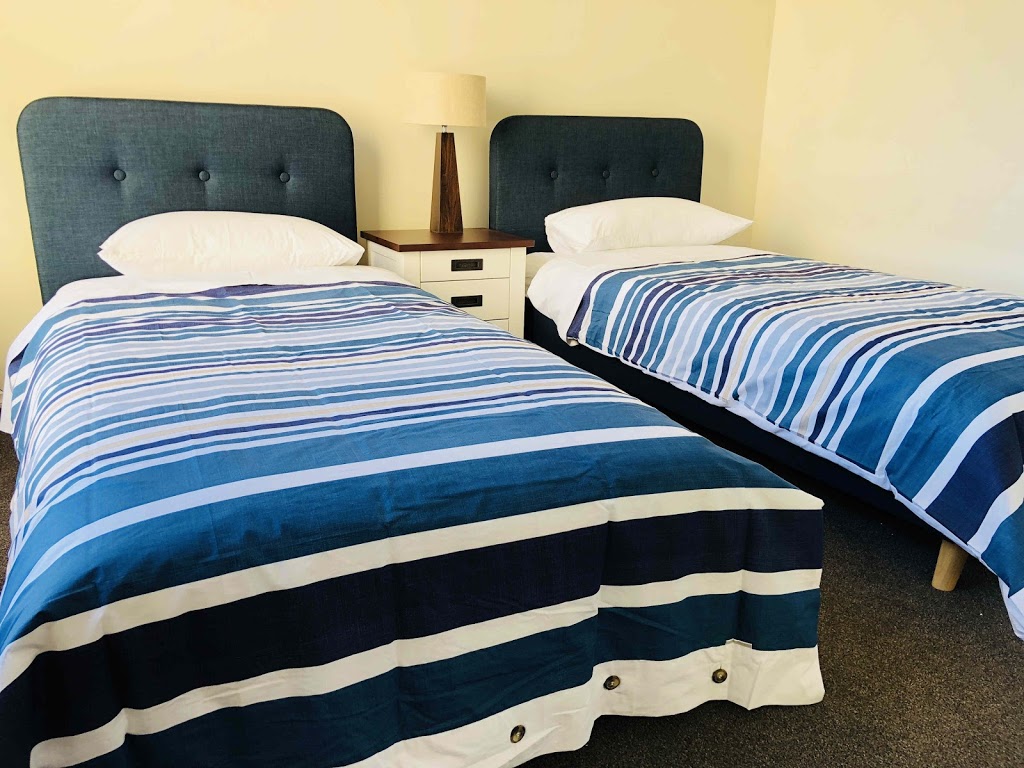 Apollo Bay Seal Apartments | 13-15 Great Ocean Rd, Marengo VIC 3233, Australia | Phone: 0444 520 036