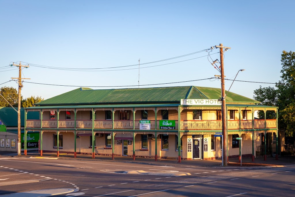 Victoria Hotel Woodend | meal takeaway | 67 High St, Woodend VIC 3442, Australia | 0354272721 OR +61 3 5427 2721