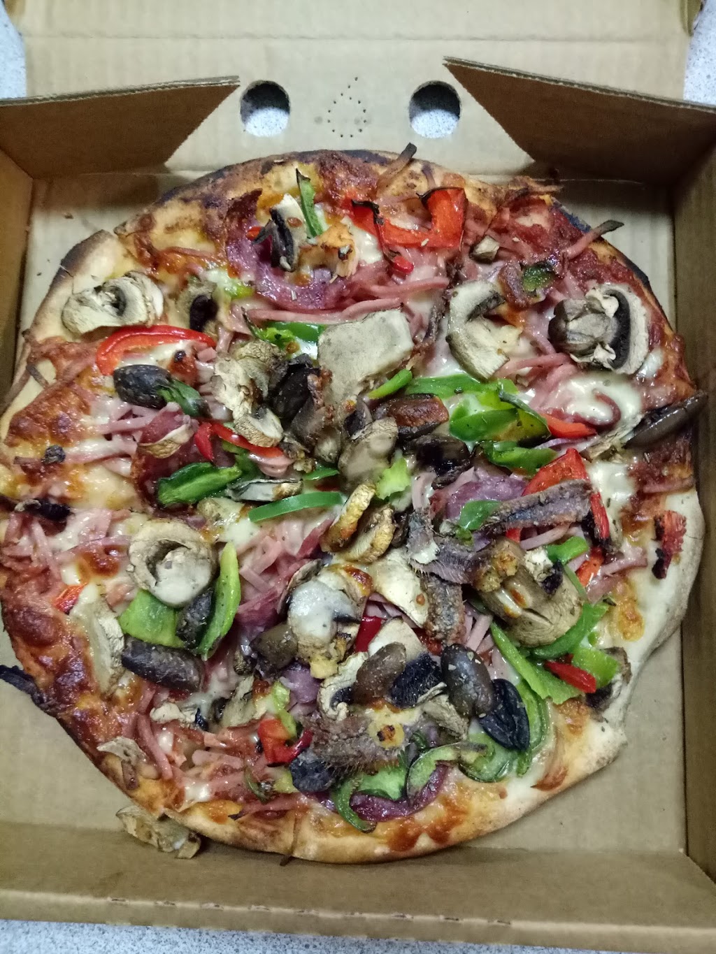 Serafinos Blue Lounge Pizzeria | meal takeaway | 7-9 Bair St, Leongatha VIC 3953, Australia | 0356623390 OR +61 3 5662 3390