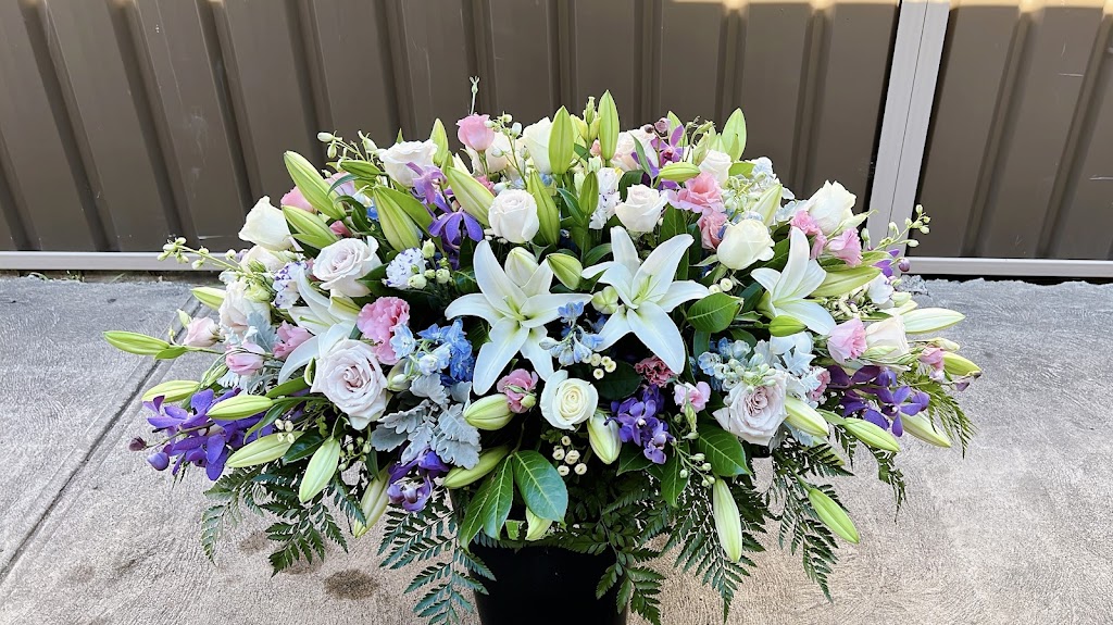 G & S Flowers | 279 Taylors Rd, Kings Park VIC 3021, Australia | Phone: 0411 079 979