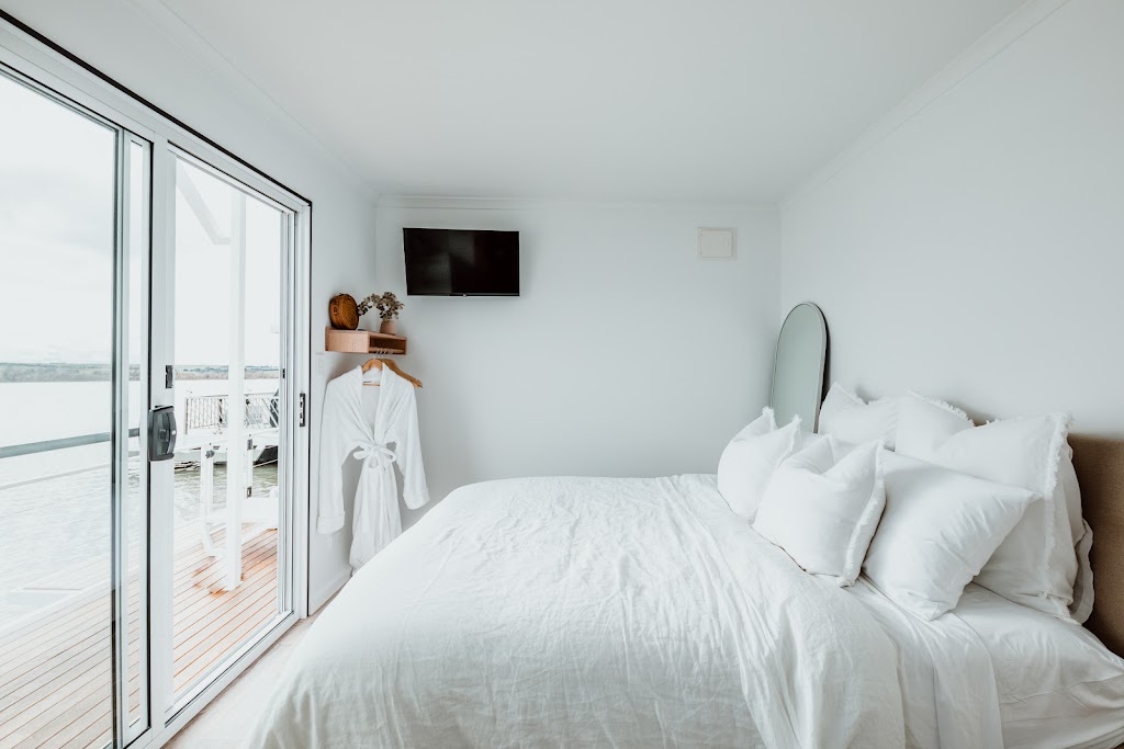 The Floathouse | Riverglen Dr, White Sands SA 5253, Australia | Phone: 0423 320 166