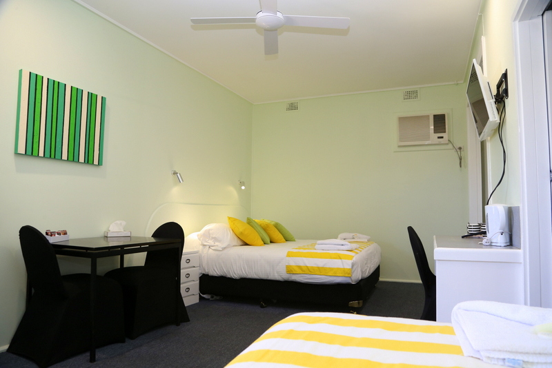 Town House Motor Inn Young | 23 Zouch St, Young NSW 2594, Australia | Phone: (02) 6382 1366