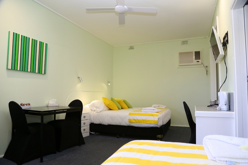 Town House Motor Inn Young | lodging | 23 Zouch St, Young NSW 2594, Australia | 0263821366 OR +61 2 6382 1366