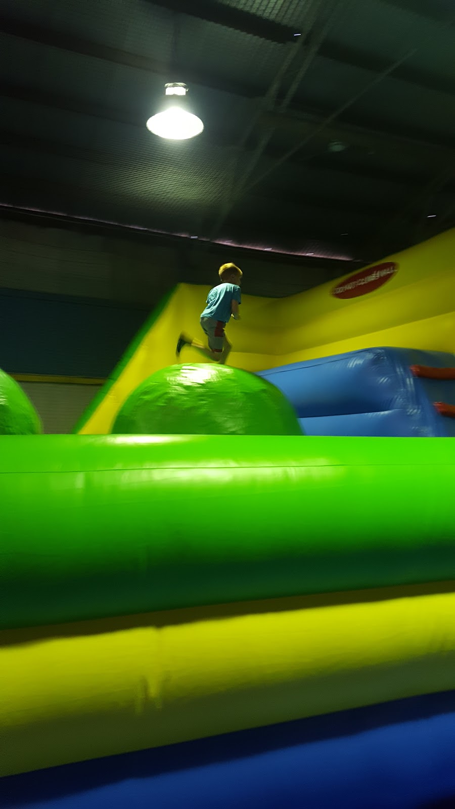 Inflatable World Oz | 31 McGill St, Shepparton VIC 3630, Australia | Phone: (03) 5821 0290