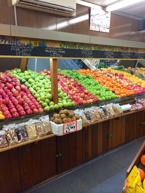 Paradise Point Fruit Market | store | 2/1 Grice Ave, Paradise Point QLD 4216, Australia | 0755773937 OR +61 7 5577 3937