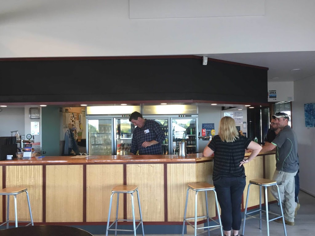 Islanders Tavern | Tolarno Dr, Hindmarsh Island SA 5214, Australia | Phone: (08) 8555 1122