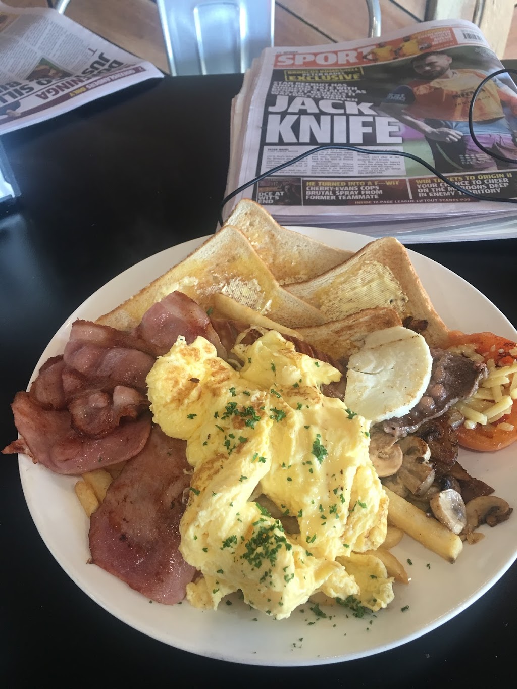 The Island Port Cafe | cafe | Port of Brisbane QLD 4178, Australia | 0738952771 OR +61 7 3895 2771