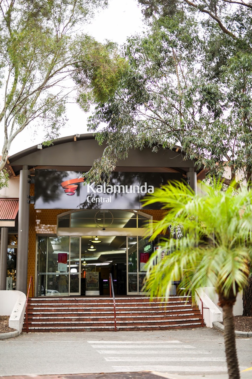 Kalamunda Central | shopping mall | 39 Railway Rd, Kalamunda WA 6076, Australia | 0892933716 OR +61 8 9293 3716