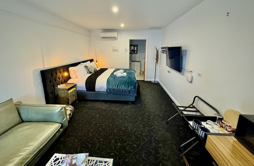 Daylesford Art Motel | 2 East St, Daylesford VIC 3460, Australia | Phone: (03) 5312 2772