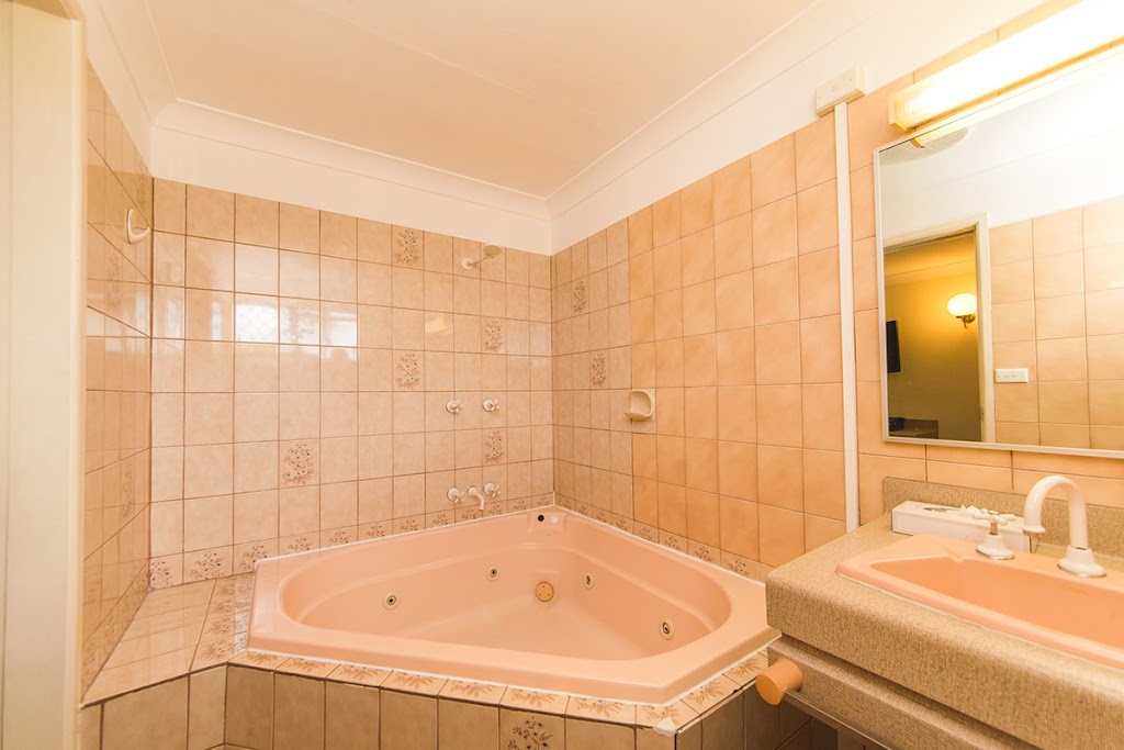 Hampton Villa Motel | 29 Alma St, Rockhampton City QLD 4700, Australia | Phone: (07) 4927 7433