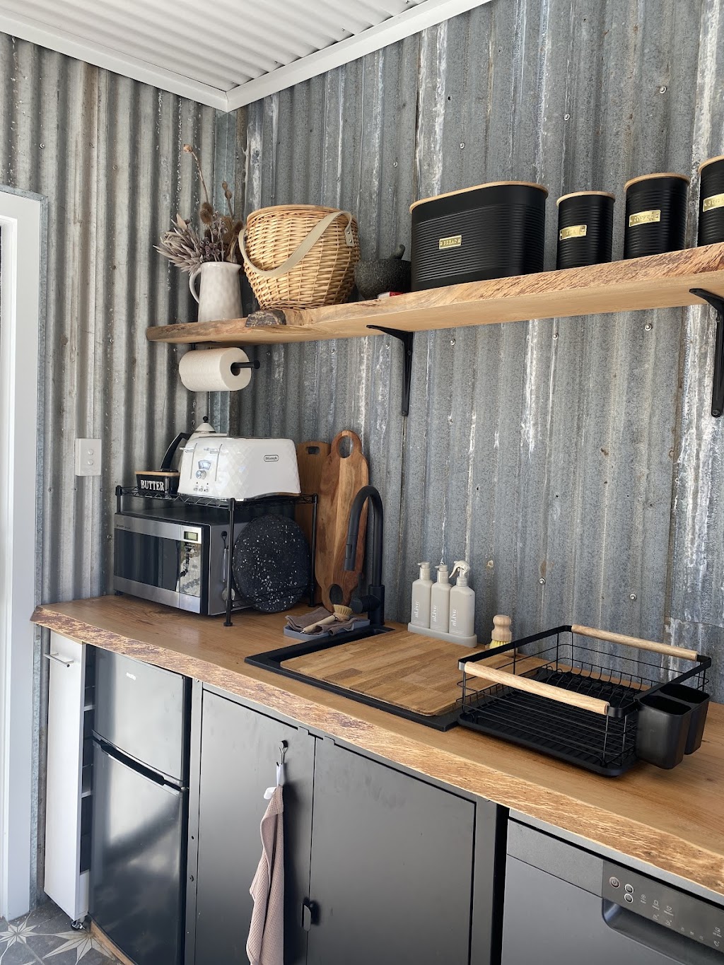 Cutaway Stables BnB | 2492 Old Hume Hwy, Woodlands NSW 2575, Australia | Phone: 0497 836 432