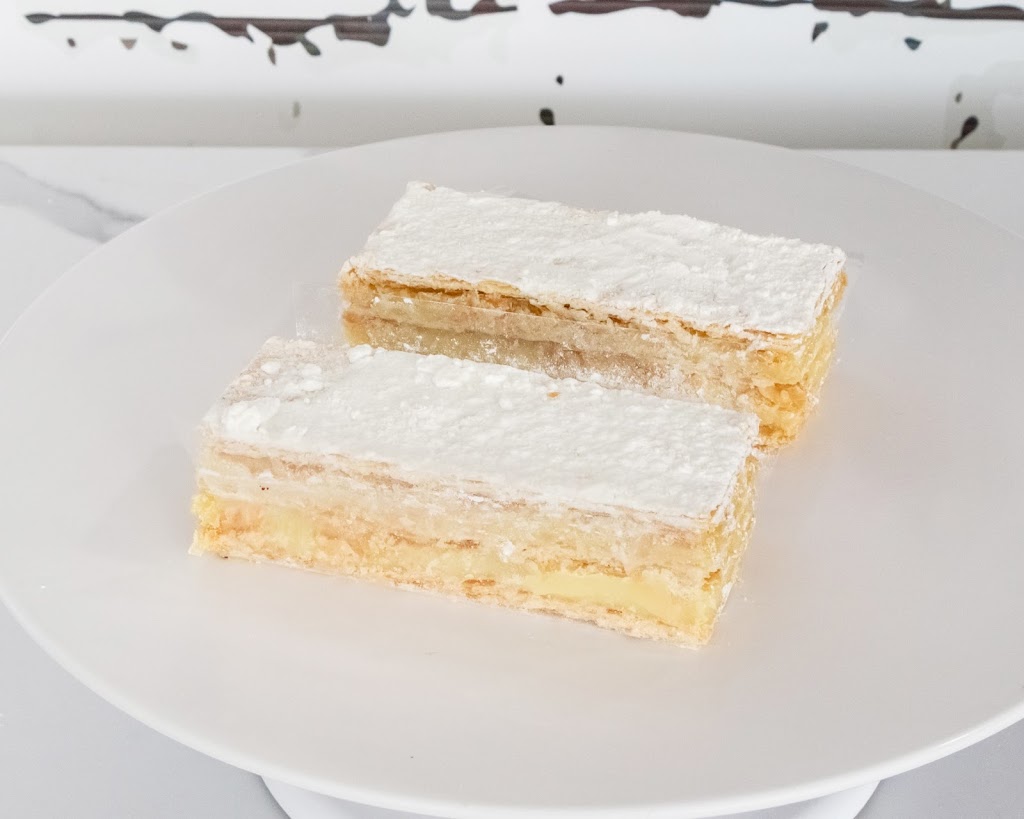 La Mira Cafe, Patisserie & Acai | Mt Annan Marketplace, Shop 6/11-13 Main St, Mount Annan NSW 2567, Australia | Phone: (02) 4656 1999