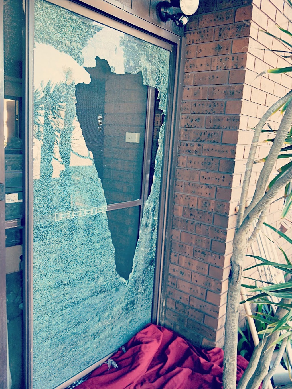 cheaper glass repairs- glass replacement Wyong | store | Ithome St, Wyong NSW 2259, Australia | 0419605625 OR +61 419 605 625