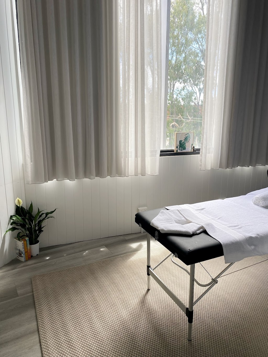 Curve - Massage and Pilates | 1 Hornet Pl, Burleigh Heads QLD 4220, Australia | Phone: 0438 706 985