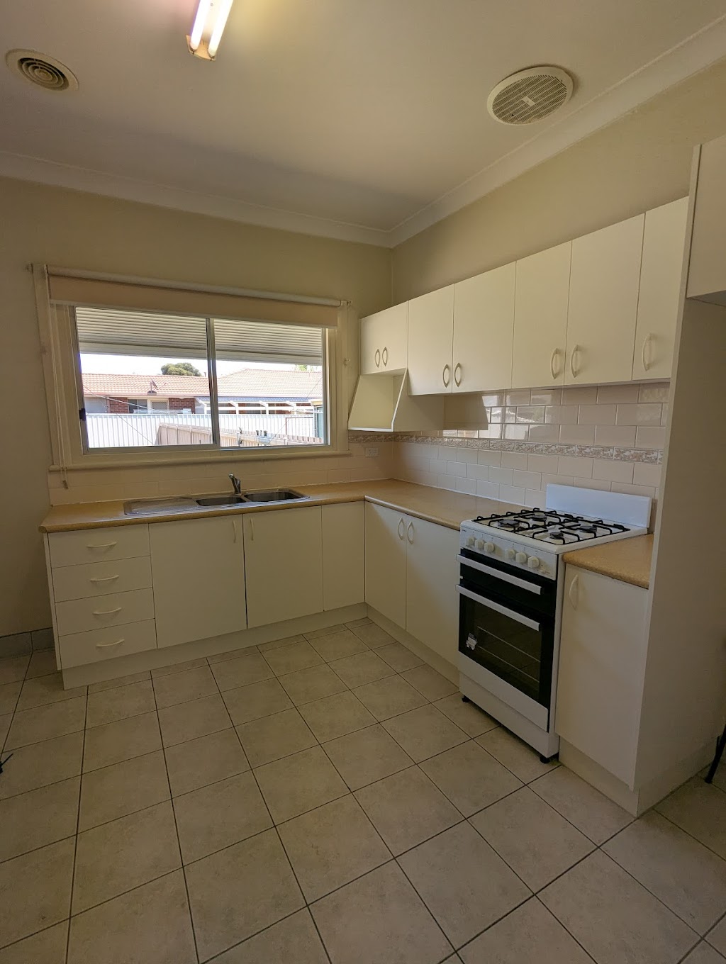 Freshwave cleaning experts | Yarralumla Dr, Wodonga VIC 3690, Australia | Phone: 0469 817 756