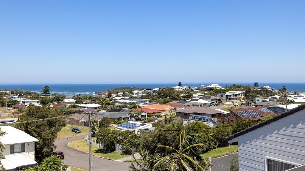 Sea Essence On Kingsley | 26 Kingsley Dr, Boat Harbour NSW 2316, Australia | Phone: (02) 4044 5021