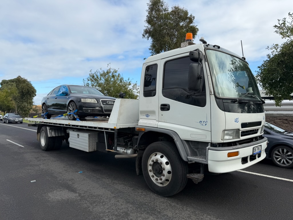 Cardinia district towing | Koo Wee Rup-Longwarry Rd, Modella VIC 3816, Australia | Phone: 0401 188 408