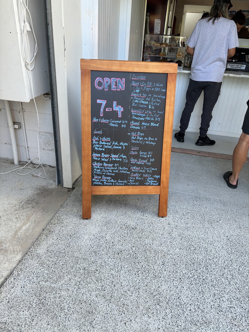 The Beach House Restaurant and Cafe | 10A Hannah Parade, One Mile NSW 2316, Australia | Phone: 0448 923 005