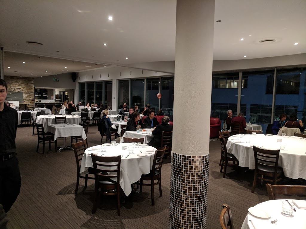 Lucias By The Sea | restaurant | 16 Cliff Rd, Wollongong NSW 2500, Australia | 0242285410 OR +61 2 4228 5410