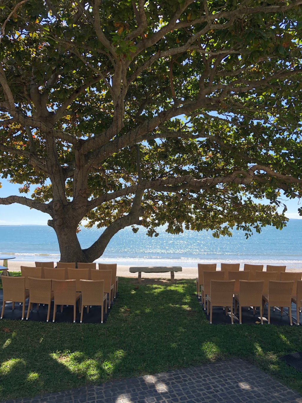 The Villa on the Beach |  | 105 Matthew Flinders Dr, Cooee Bay QLD 4703, Australia | 0749393939 OR +61 7 4939 3939