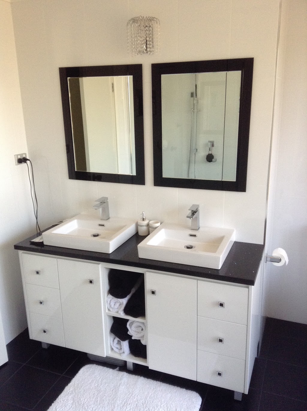 Whale Bathrooms | 10 Chipping Pl, South Penrith NSW 2750, Australia | Phone: (02) 4773 8700