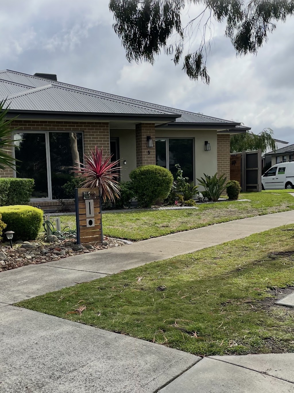 Ross Homes and Gardens | Gumflats Wy, Botanic Ridge VIC 3977, Australia | Phone: 0493 699 862