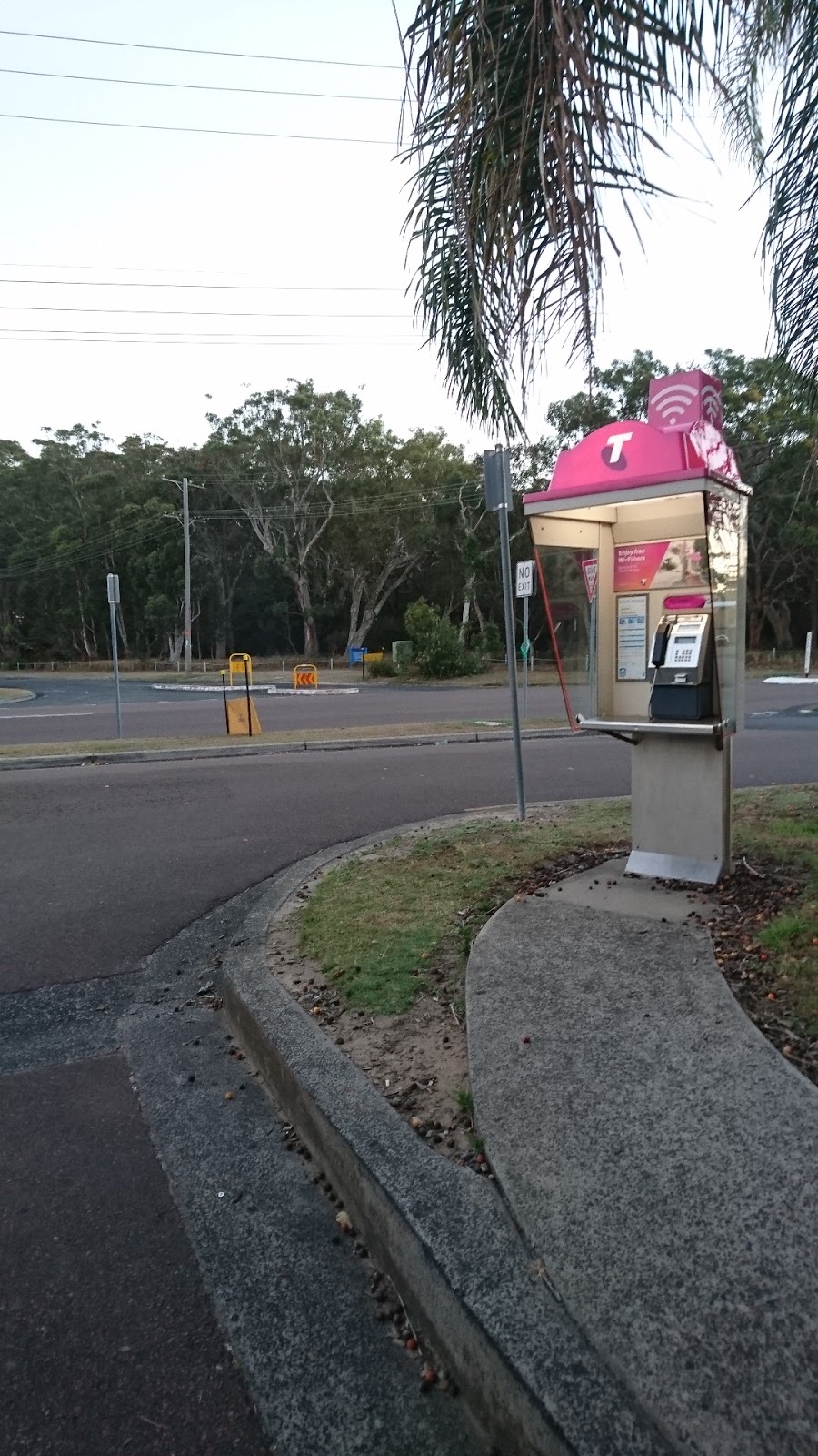 Telstra Phone Booth | shopping mall | Parkside Ave, Bateau Bay NSW 2261, Australia