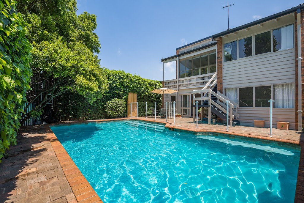 Greenwich Garden Apartment | 52 Carlotta St, Greenwich NSW 2065, Australia | Phone: (02) 9437 3347