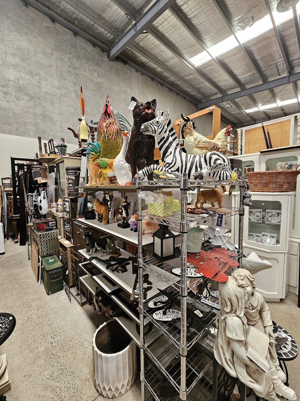 Fiveways New & Used Furniture Sales | 163 Jellicoe St, Newtown QLD 4350, Australia | Phone: (07) 4632 7069