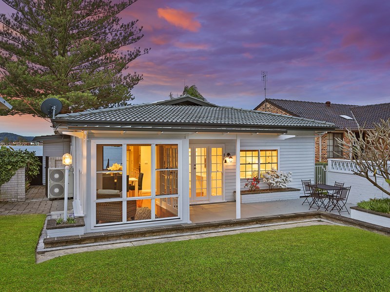 Pine Tree Cottage | lodging | 476 Orange Grove Rd, Blackwall NSW 2256, Australia | 0243446152 OR +61 2 4344 6152