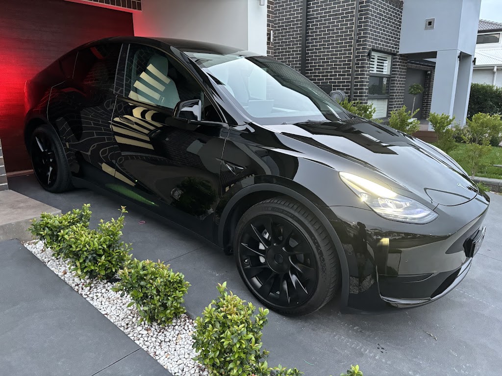 R&R Window Tinting and Ceramic Coating | 34 Colenso Cct, Edmondson Park NSW 2174, Australia | Phone: 0425 272 695