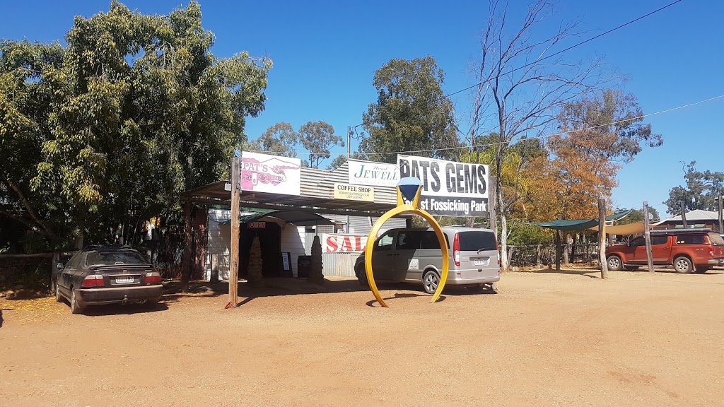 Pats Gems Tourist Fossicking Park & Licenced Cafe | tourist attraction | 1056 Rubyvale Rd, The Gemfields QLD 4702, Australia | 0749854544 OR +61 7 4985 4544