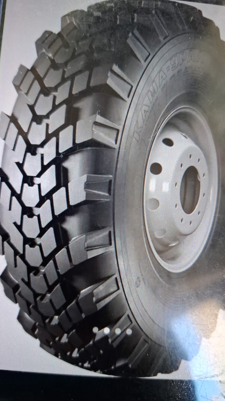 Ausvic Tyres | Unit 1/141 Chapple St, Wodonga VIC 3690, Australia | Phone: 0466 043 616