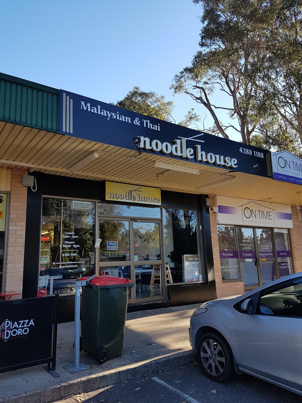 Noodle House | restaurant | 2/62 Lakedge Ave, Berkeley Vale NSW 2261, Australia | 43881188 OR +61 43881188