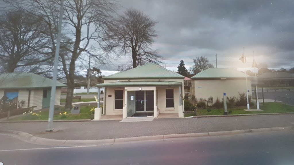 Information Centre Kyneton | travel agency | 127 High St, Kyneton VIC 3444, Australia | 0354219732 OR +61 3 5421 9732