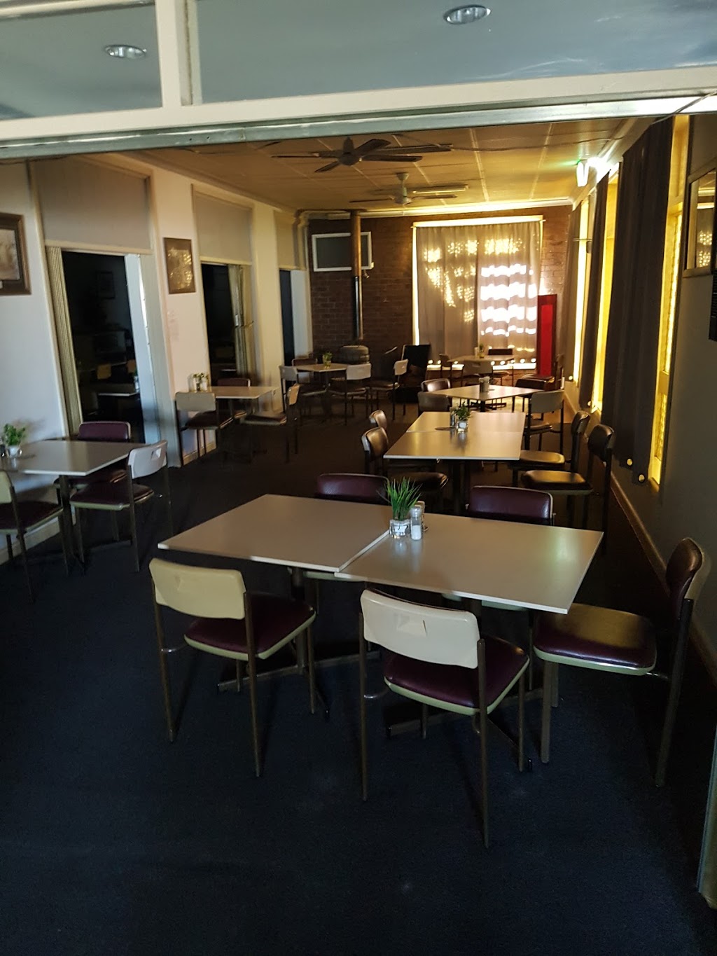 Tallangatta Hotel | lodging | 77 Towong St, Tallangatta VIC 3700, Australia | 0260712513 OR +61 2 6071 2513