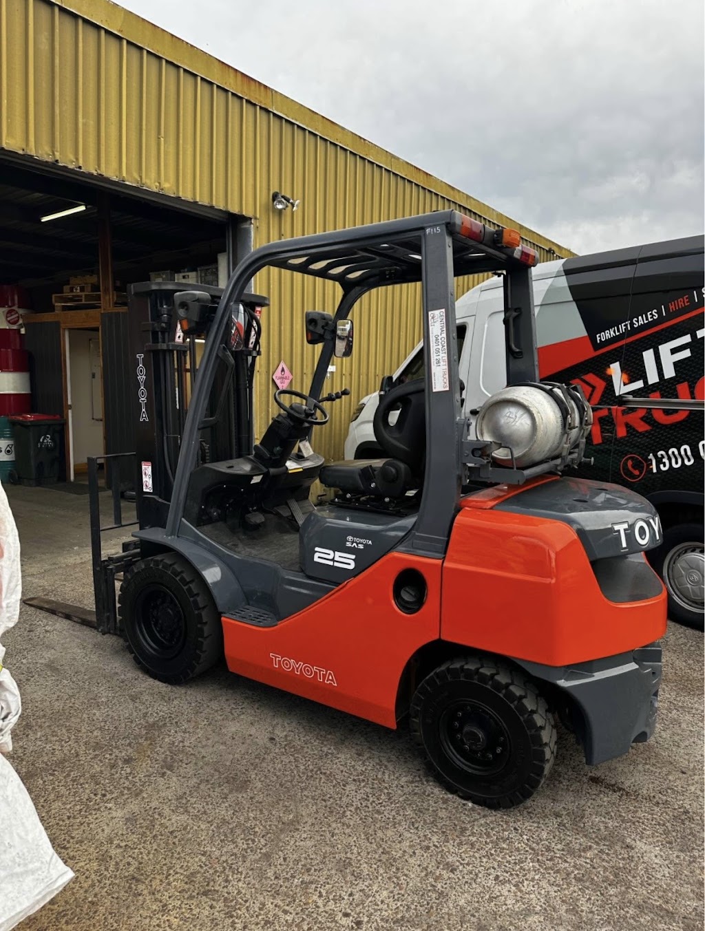 A2B Repair Centre +A2B Heavy Haulage Collision Repairs | 1/4 Catamaran Rd, Fountaindale NSW 2258, Australia | Phone: 0403 598 208