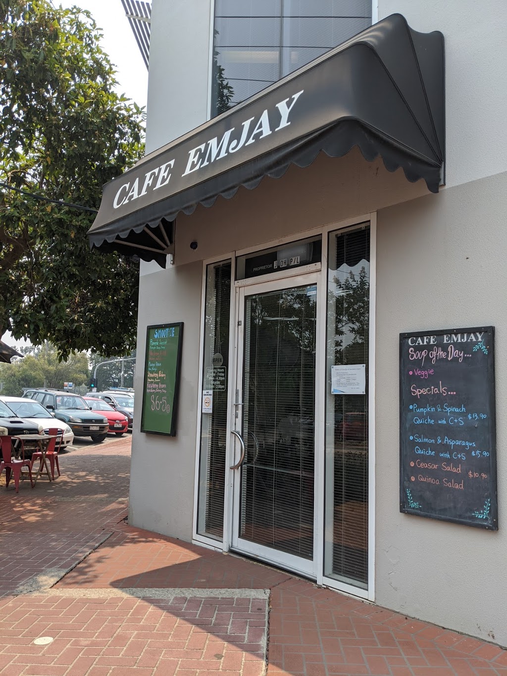 Cafe Emjay | cafe | 46 Railway Ave, Ringwood East VIC 3135, Australia | 0398798835 OR +61 3 9879 8835
