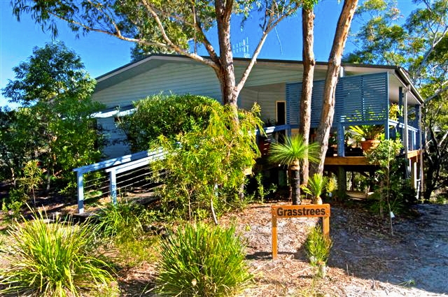Grasstrees Holiday House | lodging | 24 Pindari Dr, Dunbogan NSW 2443, Australia | 0416128545 OR +61 416 128 545