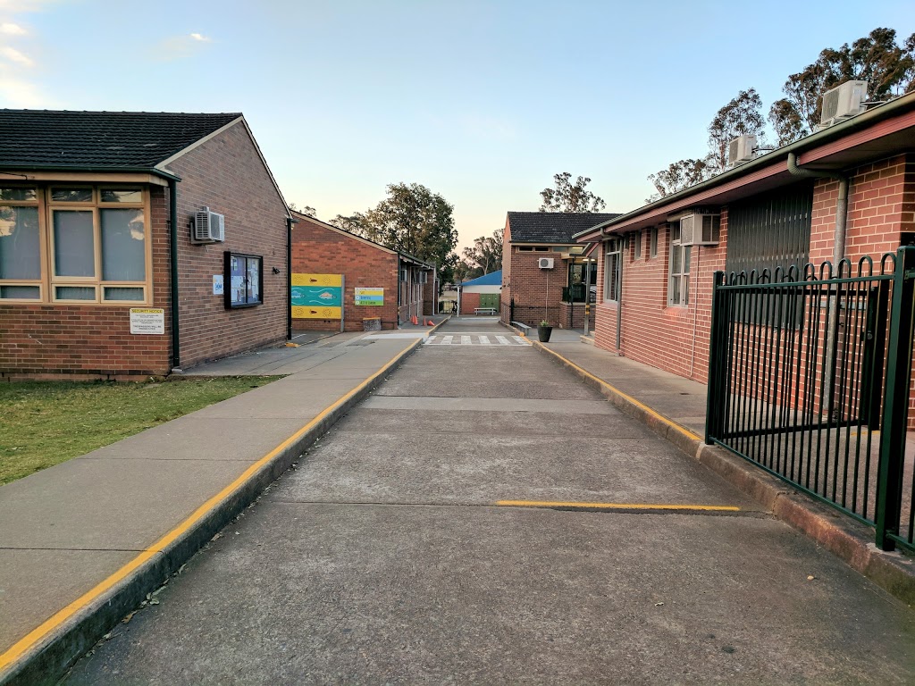 Cambridge Park Public School | school | 35 Oxford St, Cambridge Park NSW 2747, Australia | 0247212556 OR +61 2 4721 2556