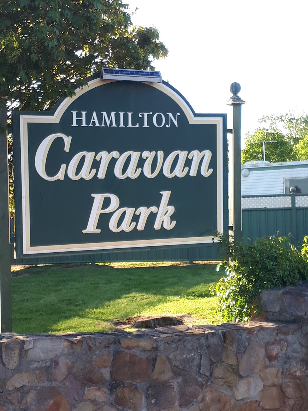 Hamilton Caravan Park | rv park | Shakespeare St & Dickens St, Hamilton VIC 3300, Australia | 0355724235 OR +61 3 5572 4235