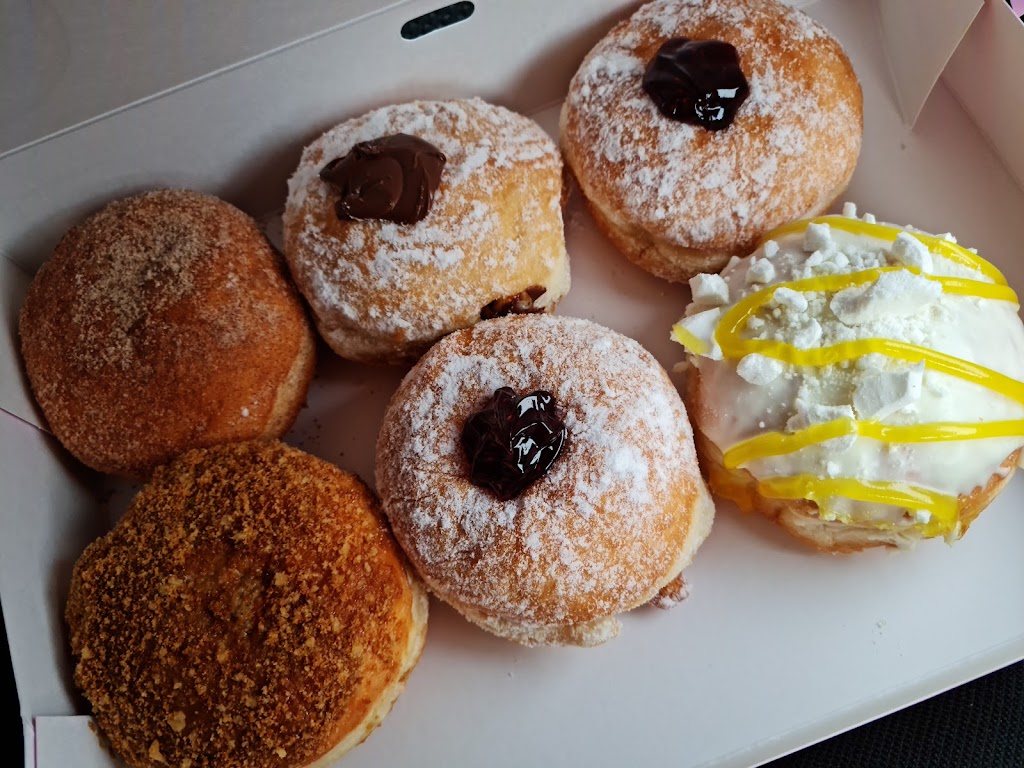 Doughnut World | bakery | 3/3 Cupania St, Daisy Hill QLD 4127, Australia | 0493252160 OR +61 493 252 160