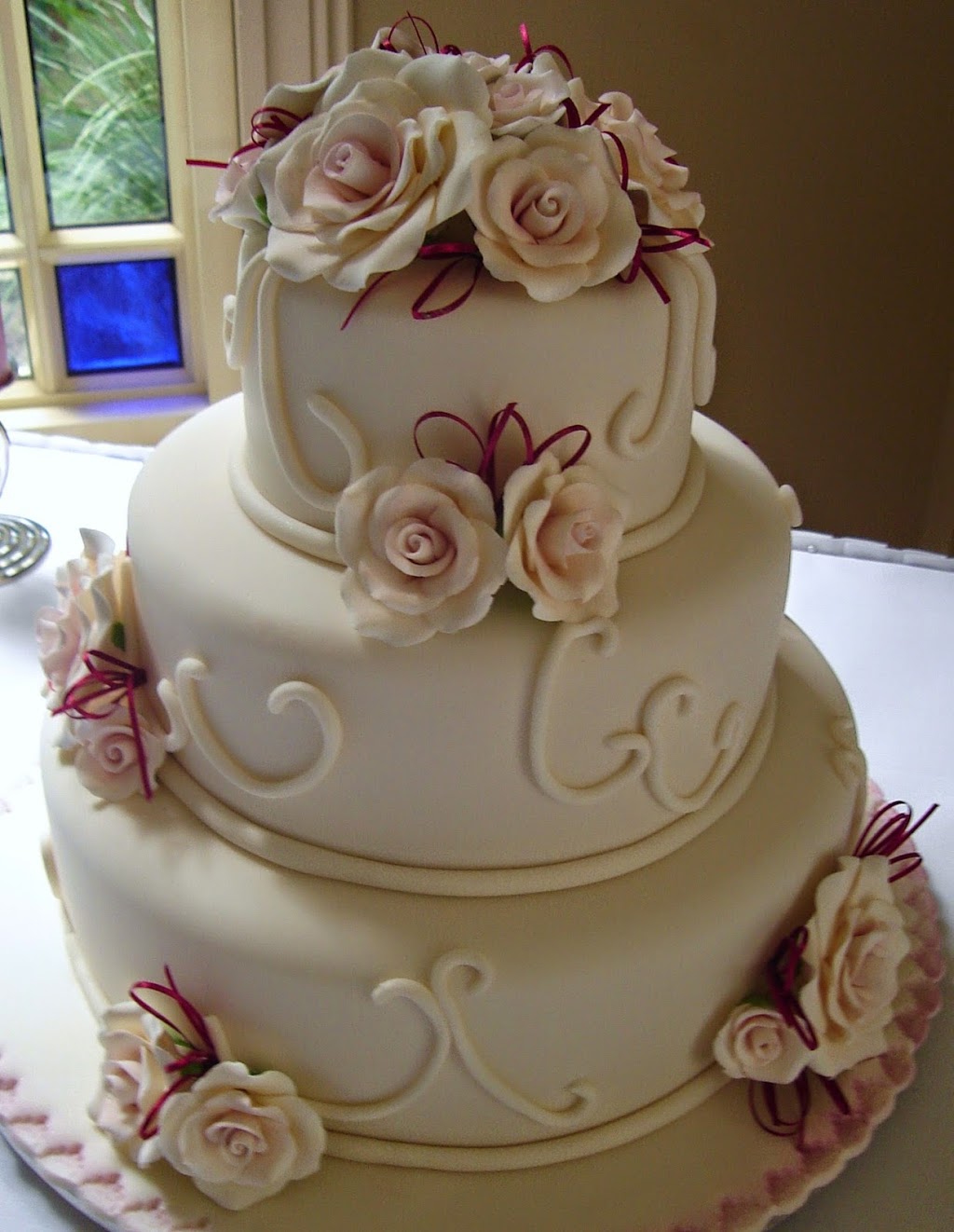 Sues Wedding Cakes & Bridal Accessories | bakery | 8 Valley Dr, Tamworth NSW 2340, Australia | 0439067305 OR +61 439 067 305