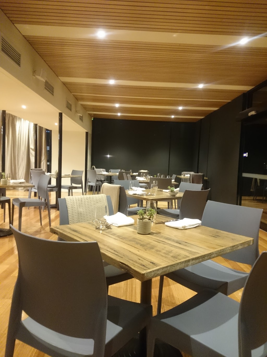 Driftwood Restaurant | Drifttwood Restaurant, 13 North Terrace, Lauderdale TAS 7021, Australia | Phone: (03) 6248 1162