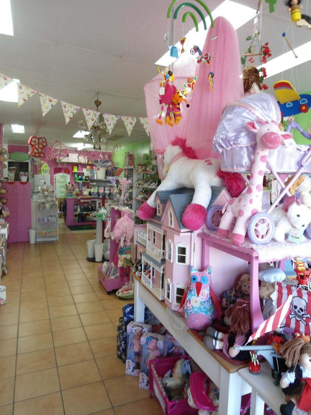 Kaboozies Lollies & Gifts | store | 1 Normanby St, Yeppoon QLD 4703, Australia | 0749394480 OR +61 7 4939 4480