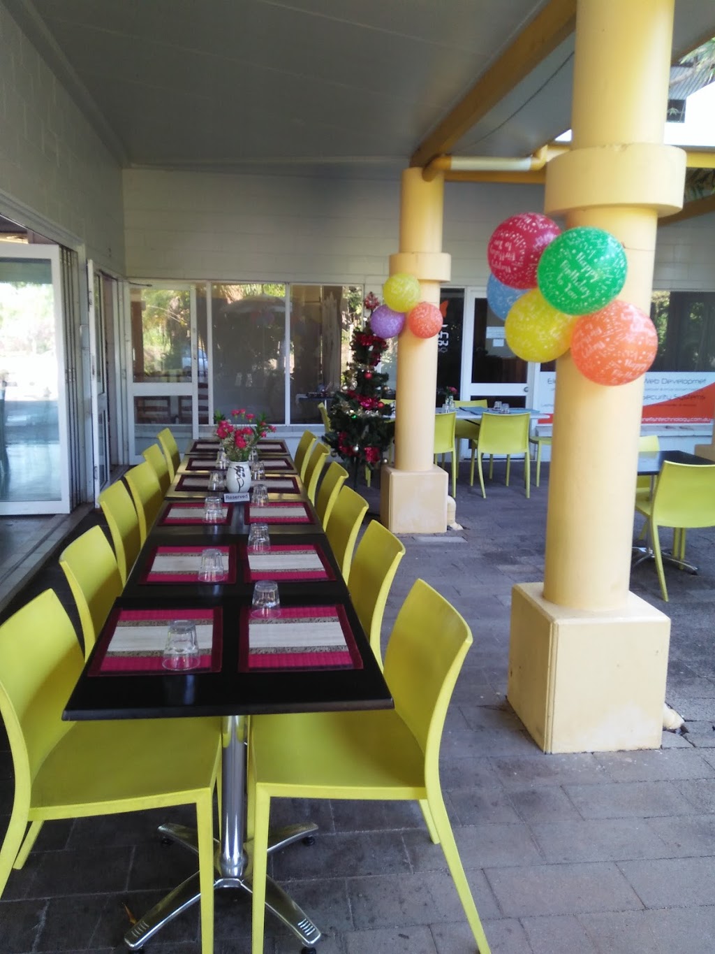 Mission Thai | restaurant | 2 Commodore St, South Mission Beach QLD 4852, Australia | 0740689090 OR +61 7 4068 9090