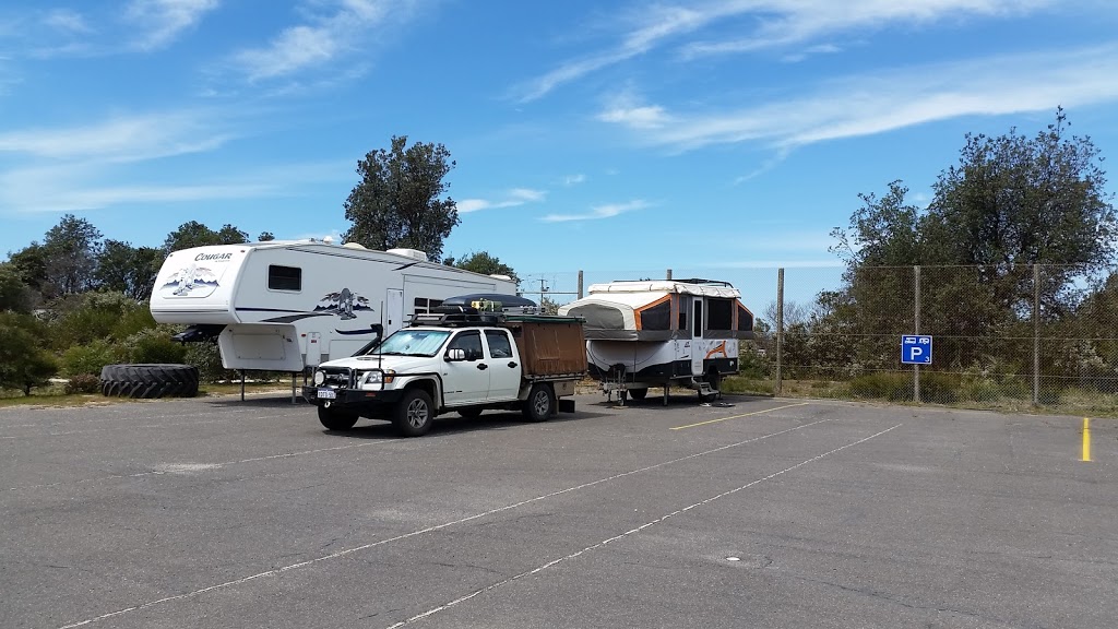 Golden Beach RV Rest STOP Area | 1/19 Surf Edge Dr, Golden Beach VIC 3851, Australia | Phone: (03) 5146 3447