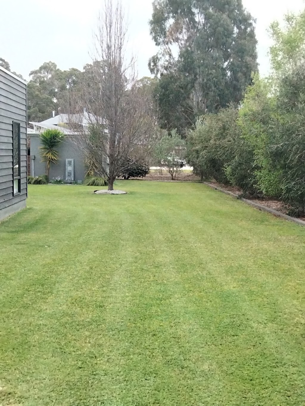 Mowtown lawns and property maintenance | 21 Leschenaultia Ave, Margaret River WA 6285, Australia | Phone: 0429 150 484